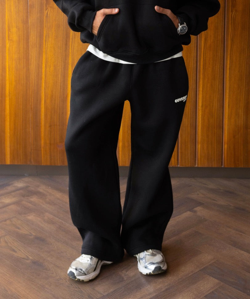 BLACK ESSENTIALS PANT