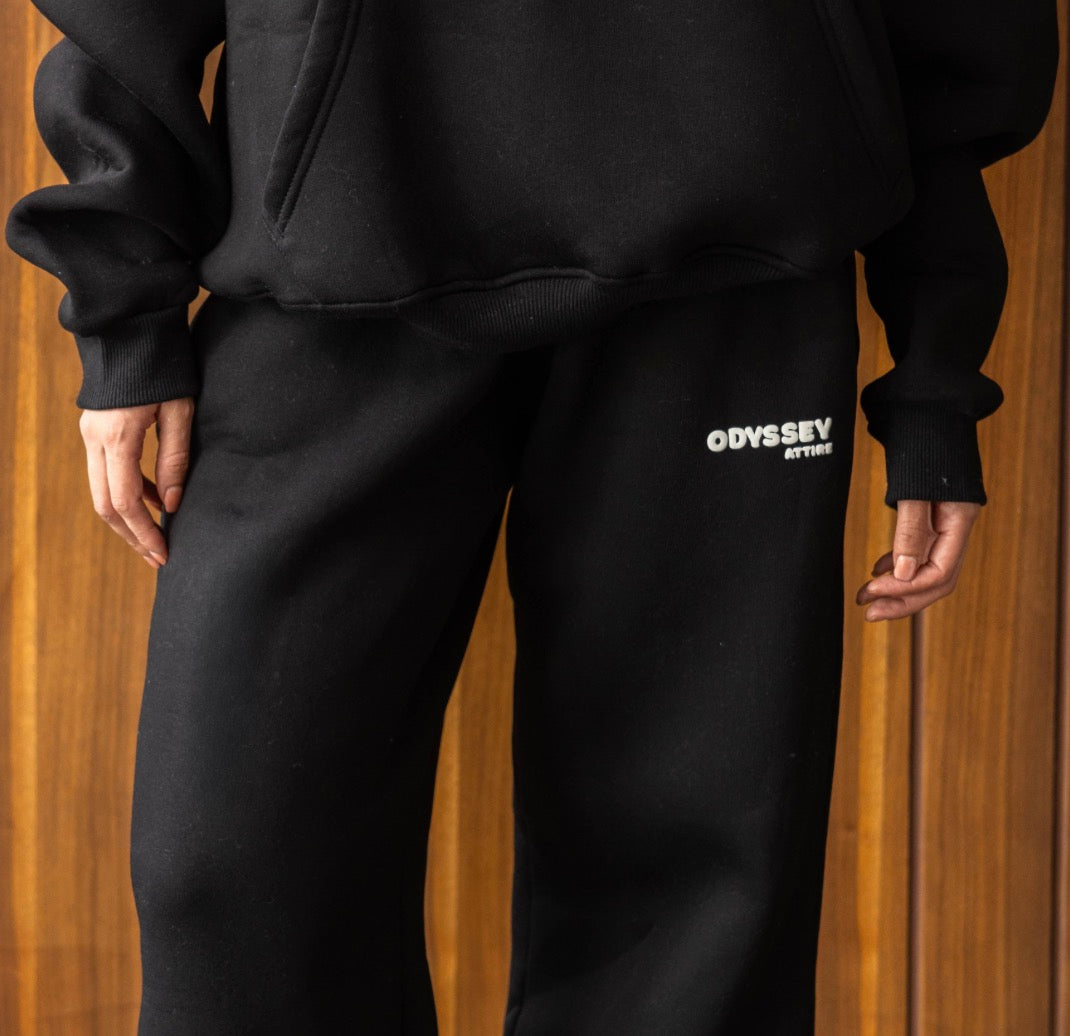 BLACK ESSENTIALS PANT